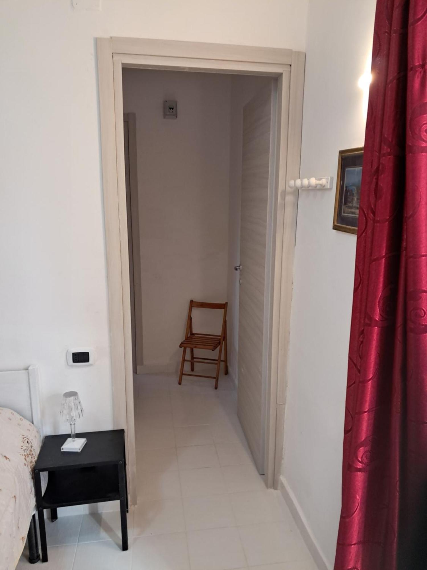 Levante Rooms Scalea Quarto foto