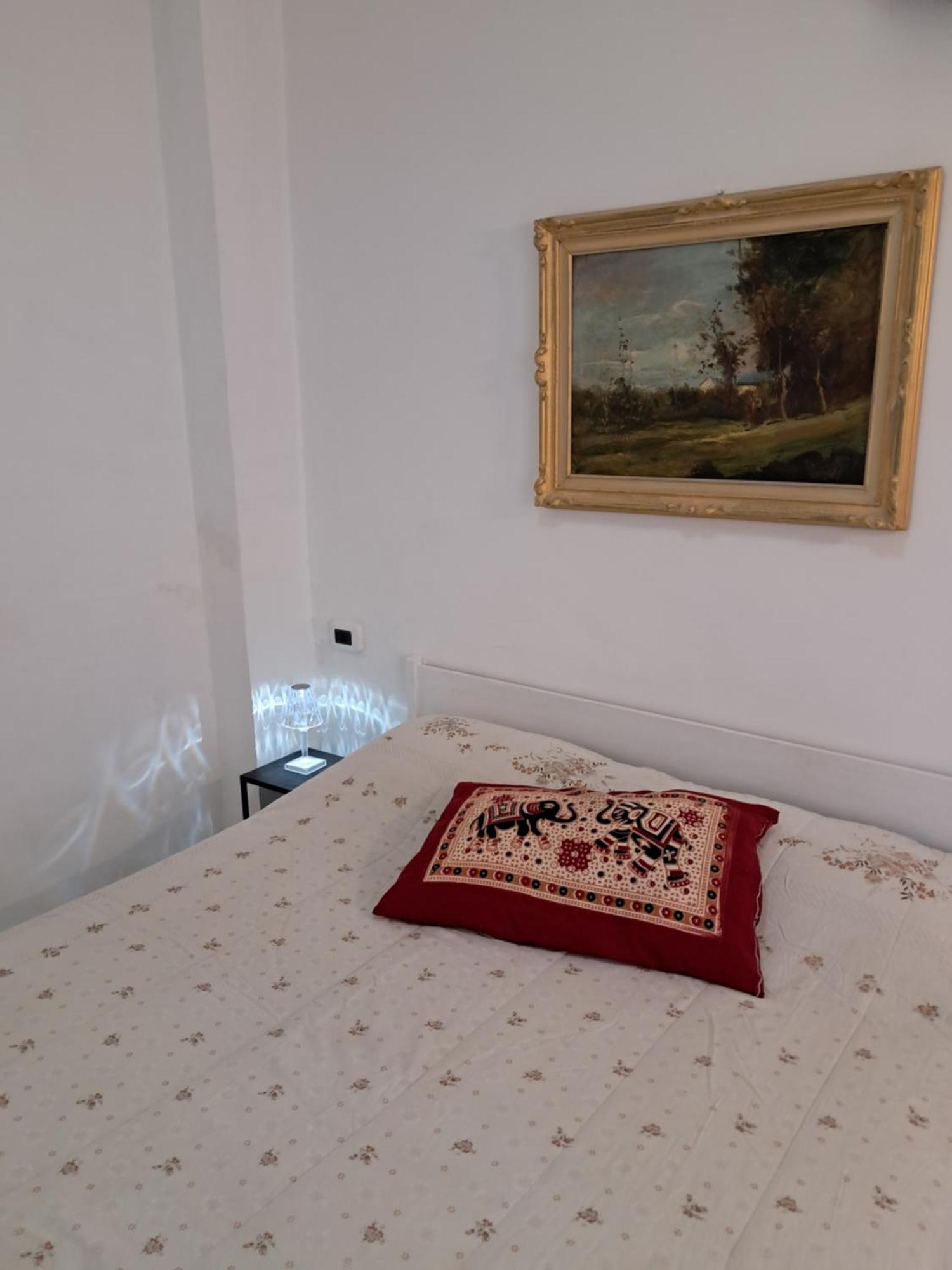 Levante Rooms Scalea Quarto foto